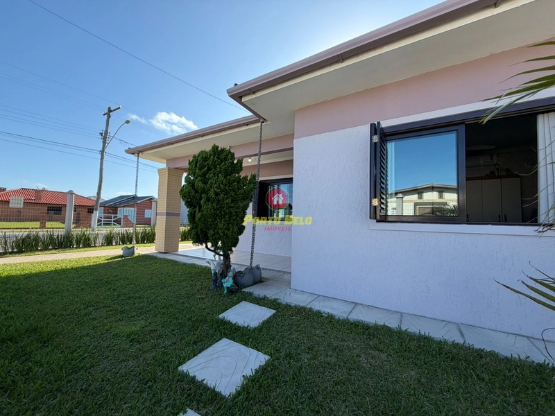 CASA DE ESQUINA PRÓXIMA À PRAIA E CENTRO: 2ª foto da galeria de imagens do imóvel