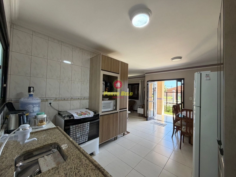 CASA DE ESQUINA PRÓXIMA À PRAIA E CENTRO: 10ª foto da galeria de imagens do imóvel