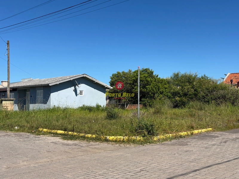 TERRENO DE ESQUINA PERTO DO CENTRO: 1ª foto da galeria de imagens do imóvel