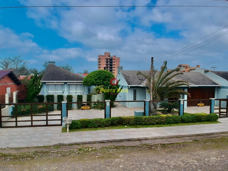 CASA EM 2 TERRENOS EM MARIÁPOLIS