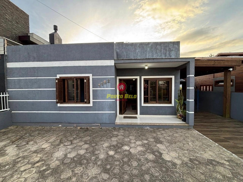 CASA EM LAJE COM PAINÉIS SOLARES: 1ª foto da galeria de imagens do imóvel