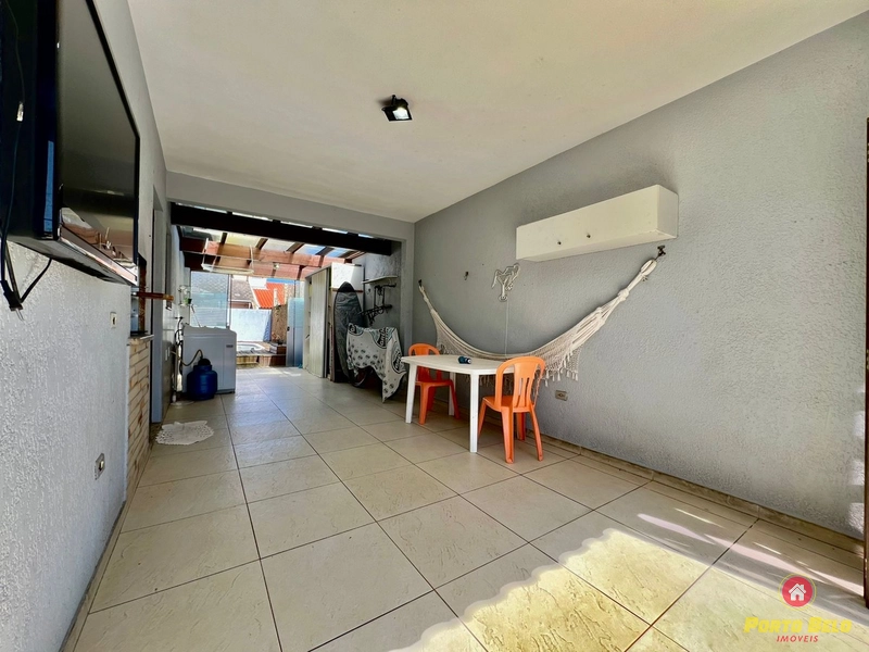 CASA APENAS 2 QUADRAS DO MAR: 8ª foto da galeria de imagens do imóvel