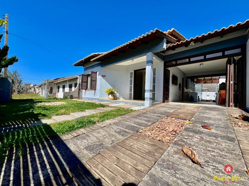 CASA APENAS 2 QUADRAS DO MAR: 1ª foto da galeria de imagens do imóvel