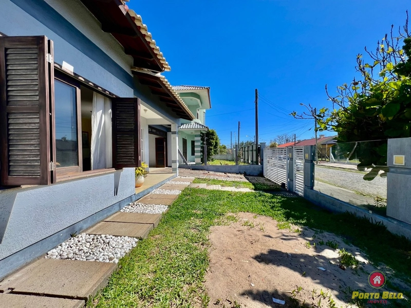 CASA APENAS 2 QUADRAS DO MAR: 3ª foto da galeria de imagens do imóvel