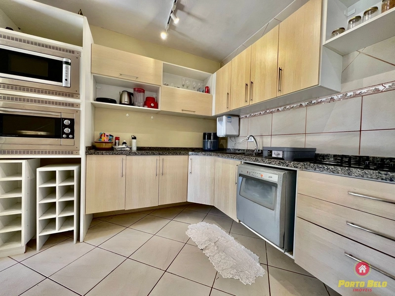 CASA APENAS 2 QUADRAS DO MAR: 10ª foto da galeria de imagens do imóvel