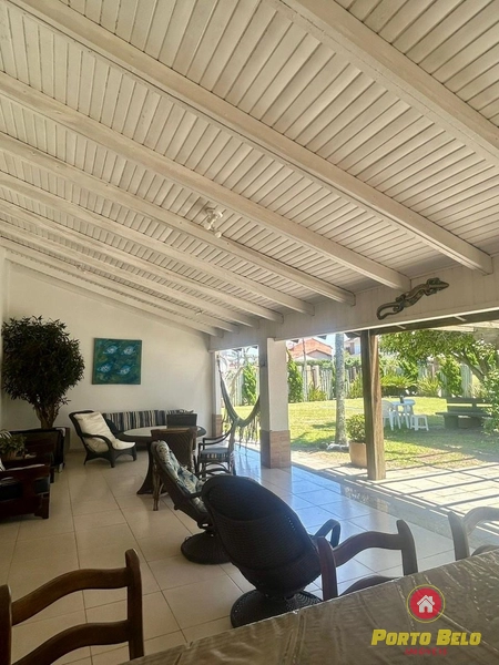 CASA DE ESQUINA EM XANGRILÁ: 8ª foto da galeria de imagens do imóvel