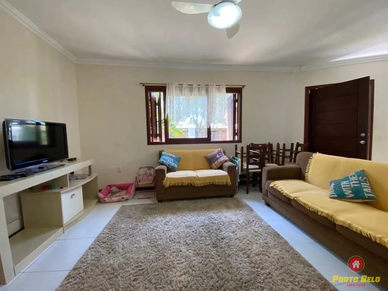 CASA COM LAJE 450M DO MAR: 4ª foto da galeria de imagens do imóvel