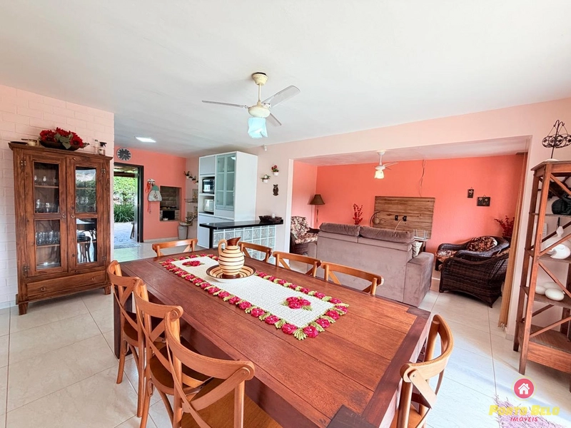 CASA EM LAJE 50M DO MAR: 2ª foto da galeria de imagens do imóvel
