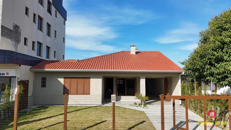 CASA EM AVENIDA EM XAGRILÁ: 2ª foto da galeria de imagens do imóvel