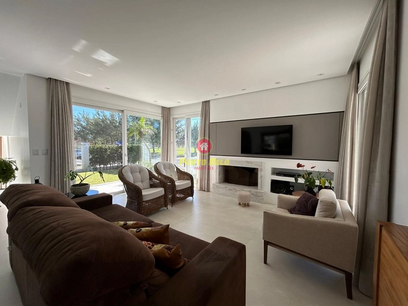 CASA APENAS 3 QUADRAS DO MAR: 4ª foto da galeria de imagens do imóvel