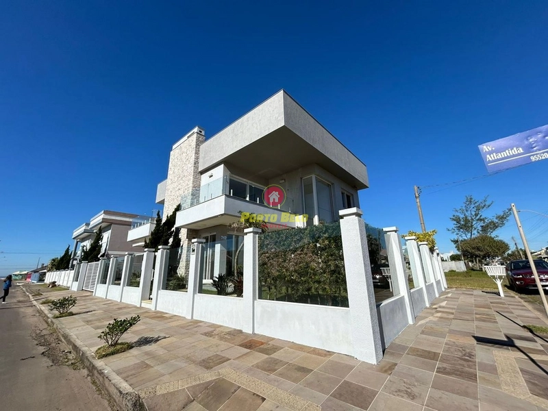 CASA APENAS 3 QUADRAS DO MAR: 2ª foto da galeria de imagens do imóvel