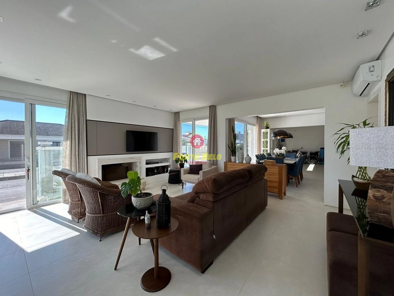 CASA APENAS 3 QUADRAS DO MAR: 5ª foto da galeria de imagens do imóvel