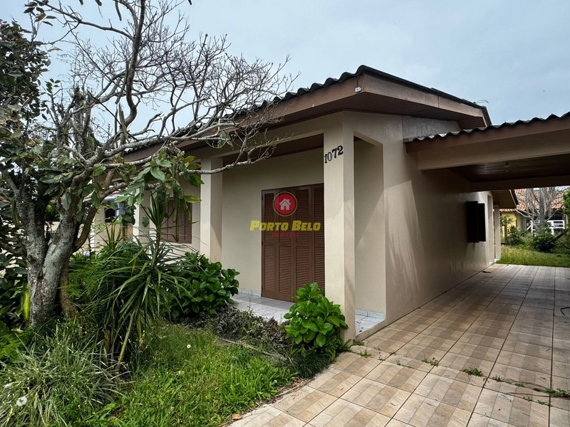 EXCELENTE CASA PRÓXIMO DO CENTRO E APENAS 400 METROS DO MAR!!!