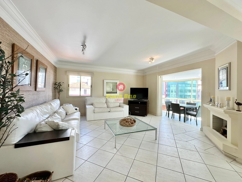 APARTAMENTO À VENDA EM EDIFÍCIO APENAS 2 QUADRAS DA BEIRA MAR: 1ª foto da galeria de imagens do imóvel