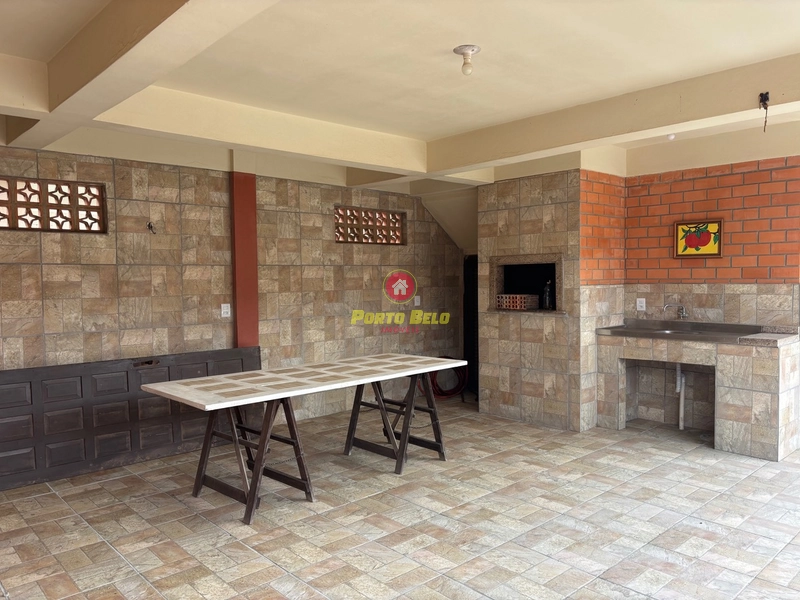 CASA COM 8 DORMITÓRIOS APENAS 150M DA PRAIA: 4ª foto da galeria de imagens do imóvel