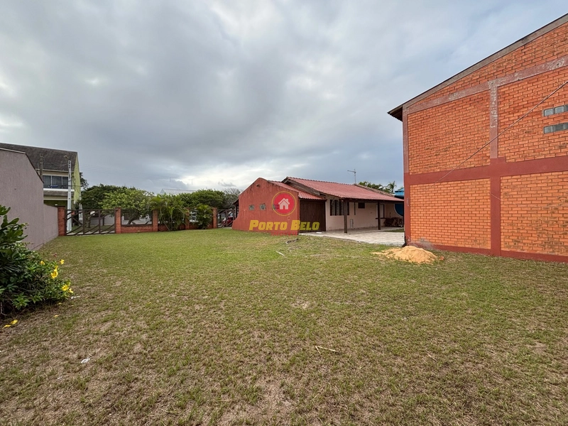 CASA COM 8 DORMITÓRIOS APENAS 150M DA PRAIA: 2ª foto da galeria de imagens do imóvel