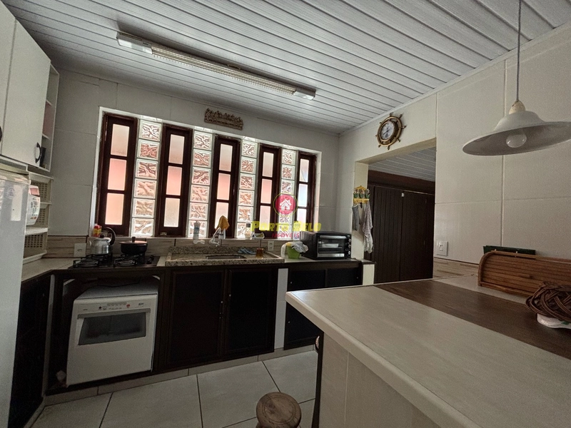 CASA COM 8 DORMITÓRIOS APENAS 150M DA PRAIA: 7ª foto da galeria de imagens do imóvel