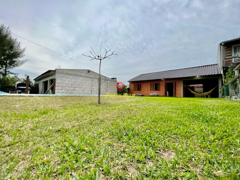 CASA COM PISCINA PRÓXIMO AO CENTRO DE ATLÂNTIDA SUL!!!: 4ª foto da galeria de imagens do imóvel