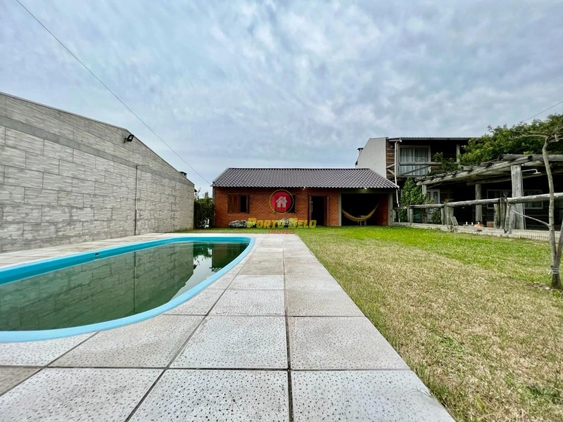 CASA COM PISCINA PRÓXIMO AO CENTRO DE ATLÂNTIDA SUL!!!: 6ª foto da galeria de imagens do imóvel