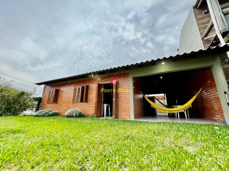 CASA COM PISCINA PRÓXIMO AO CENTRO DE ATLÂNTIDA SUL!!!: 2ª foto da galeria de imagens do imóvel