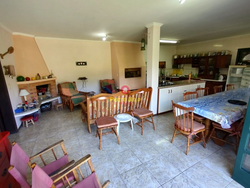 CASA COM 2 TERRENOS E PISCINA PRÓXIMO AO MAR EM MARIAPÓLIS, CONFIRA!!!: 5ª foto da galeria de imagens do imóvel