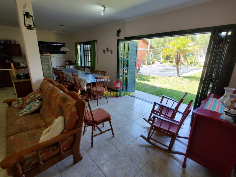 CASA COM 2 TERRENOS E PISCINA PRÓXIMO AO MAR EM MARIAPÓLIS, CONFIRA!!!: 6ª foto da galeria de imagens do imóvel
