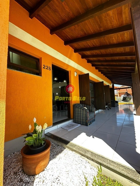 CASA COM PISCINA COM 3 TERRENOS EM ESQUINA NA PRAIA DO ARPOADOR: 5ª foto da galeria de imagens do imóvel