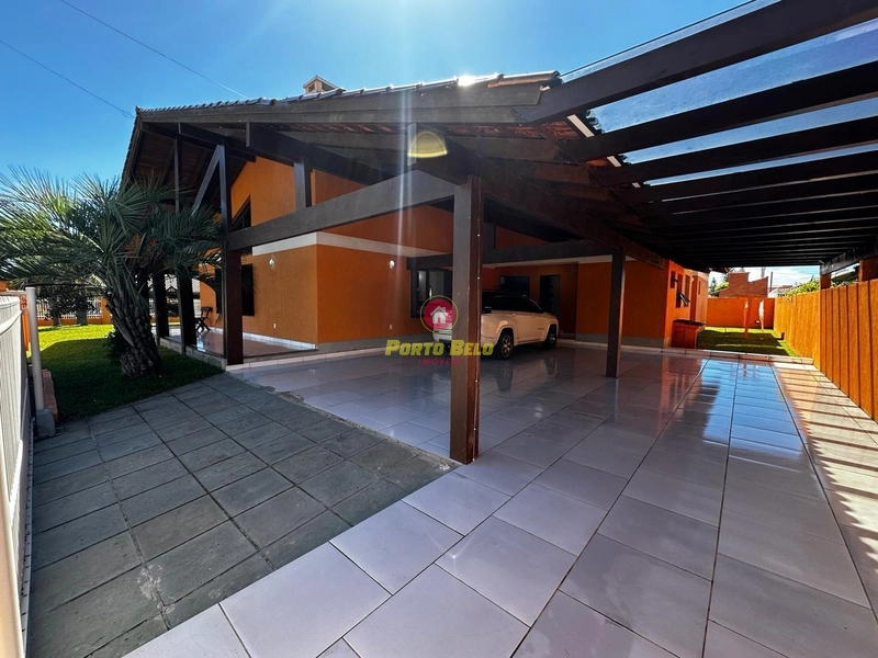 CASA COM PISCINA COM 3 TERRENOS EM ESQUINA NA PRAIA DO ARPOADOR: 1ª foto da galeria de imagens do imóvel