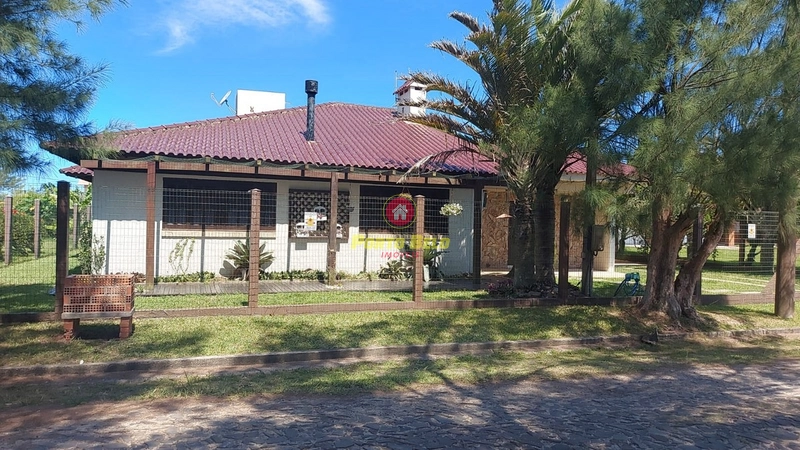 ÓTIMA CASA À VENDA NO ARPOADOR!!!Pátio amplo e próximo do mar!: 1ª foto da galeria de imagens do imóvel