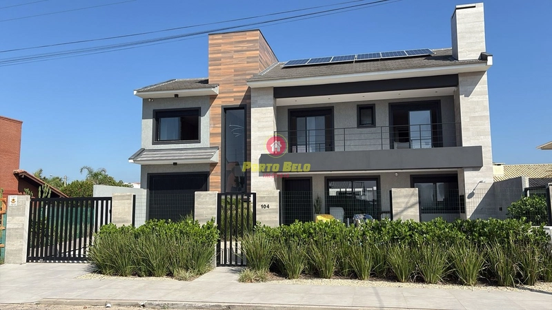 Casa mobiliada com móveis sob medida! PRÓXIMO AO MAR E COM PISCINA!!!: 1ª foto da galeria de imagens do imóvel