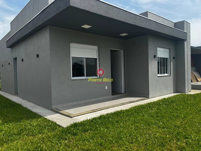 CASA RECÉM CONSTRUÍDA APENAS 400M DA BEIRA MAR