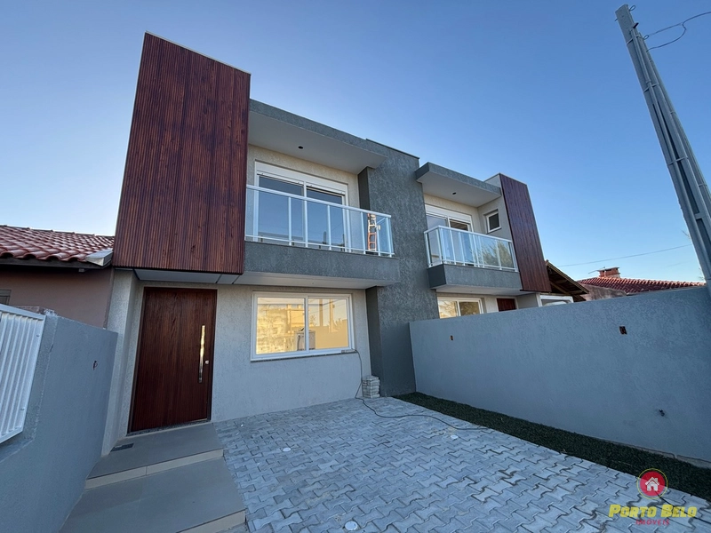 SOBRADOS DUPLEX EM AVENIDA