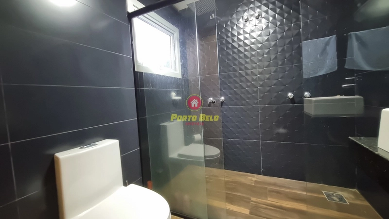 CASA ALTO PADRÃO COM ÁGUA QUENTE, PISCINA E APENAS 250M DA PRAIA: 28ª foto da galeria de imagens do imóvel