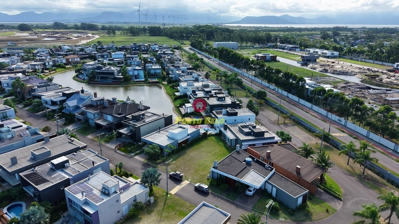 LOTE À VENDA PRÓXIMO AO LAGO E CLUBE: 8ª foto da galeria de imagens do imóvel