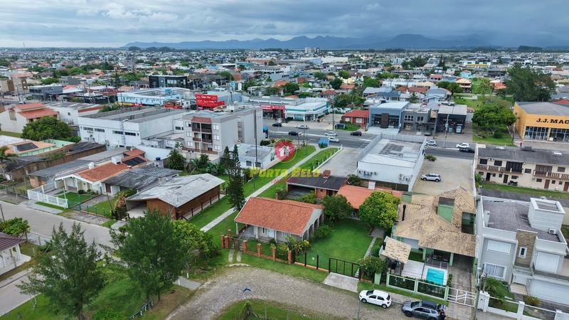 CASA DE ESQUINA COM ÁREA VERDE: 8ª foto da galeria de imagens do imóvel