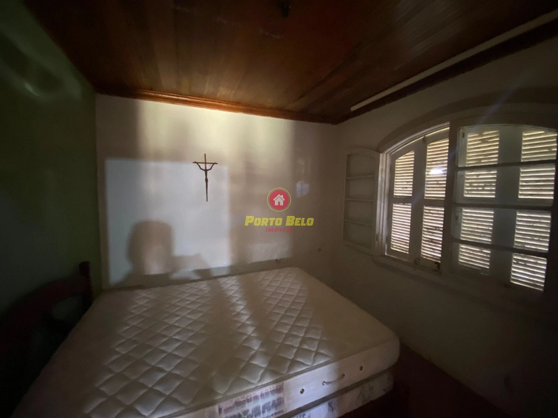 CASA DE ESQUINA COM ÁREA VERDE: 11ª foto da galeria de imagens do imóvel