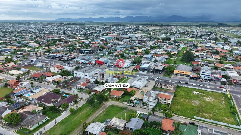 CASA DE ESQUINA COM ÁREA VERDE: 6ª foto da galeria de imagens do imóvel