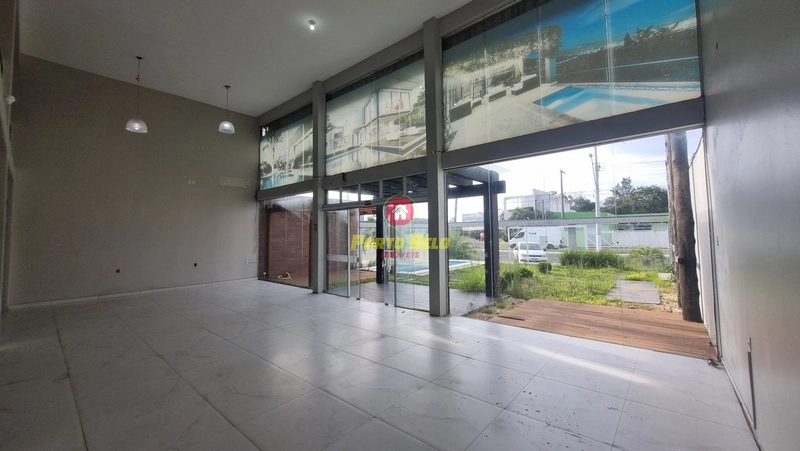 PONTO COMERCIAL À VENDA NA AVENIDA SAQUAREMA: 3ª foto da galeria de imagens do imóvel
