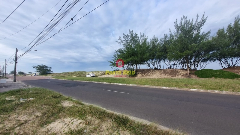 TERRENO À VENDA EM ATLÂNTIDA SUL NA AVENIDA BEIRA-MAR: 3ª foto da galeria de imagens do imóvel