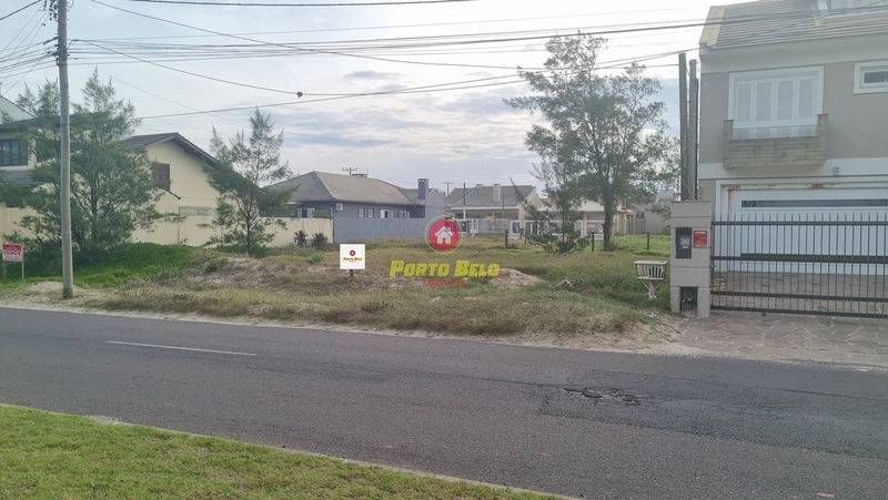 TERRENO À VENDA EM ATLÂNTIDA SUL NA AVENIDA BEIRA-MAR: 1ª foto da galeria de imagens do imóvel
