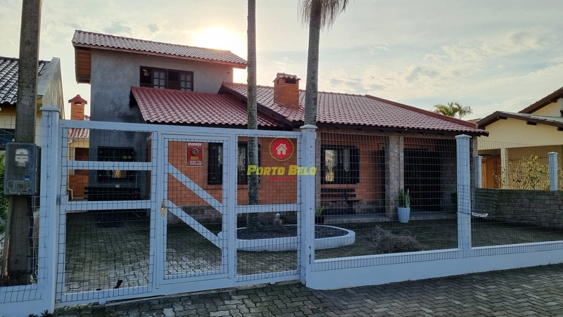 CASA PÉ DIREITO ALTO PERTO DO MAR: 1ª foto da galeria de imagens do imóvel
