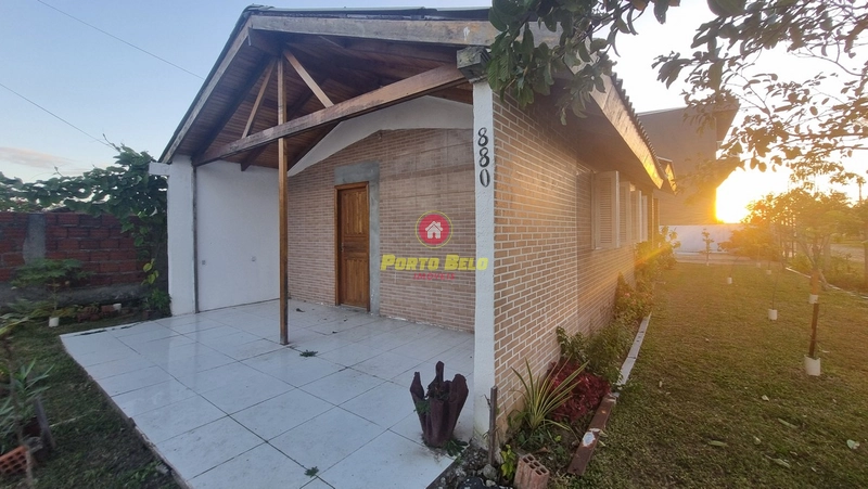 CASA DE ESQUINA EM RUA ASFALTADA: 3ª foto da galeria de imagens do imóvel