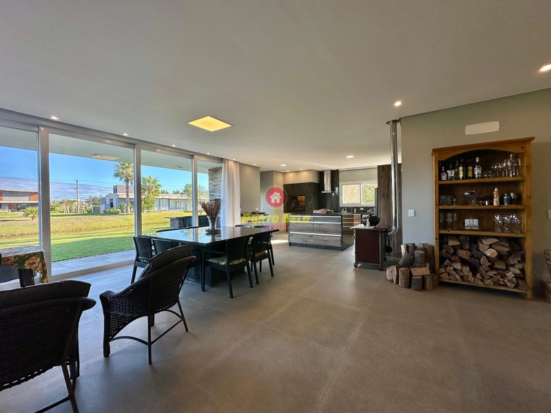 CASA BEIRA LAGO NO VILLAGIO: 5ª foto da galeria de imagens do imóvel