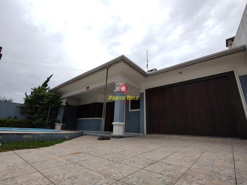 Linda casa com piscina apenas 100 metros do mar!: 1ª foto da galeria de imagens do imóvel