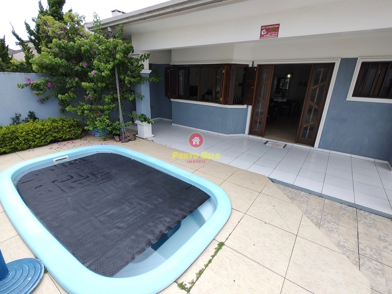 Linda casa com piscina apenas 100 metros do mar!: 3ª foto da galeria de imagens do imóvel
