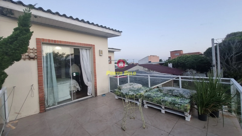 CASA EM AVENIDA COM VISTA PARA O CAMPO: 11ª foto da galeria de imagens do imóvel