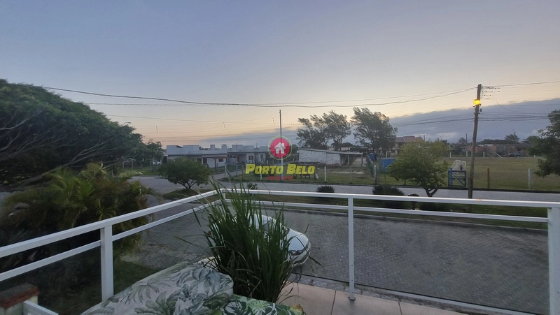 CASA EM AVENIDA COM VISTA PARA O CAMPO: 19ª foto da galeria de imagens do imóvel