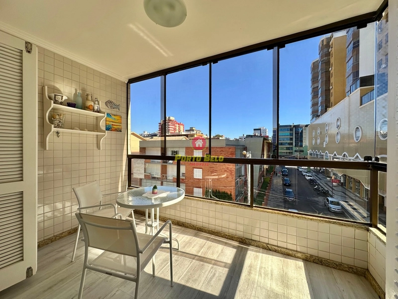 APARTAMENTO COM SACADA DE FRENTE , JUNTO AO MAR NO CORAÇÃO DA CIDADE !: 6ª foto da galeria de imagens do imóvel