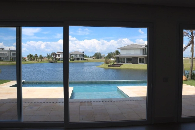 Ótima casa à venda no condomínio Enseada: 3ª foto da galeria de imagens do imóvel