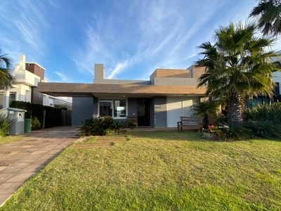 Casa à venda no condomínio Enseada